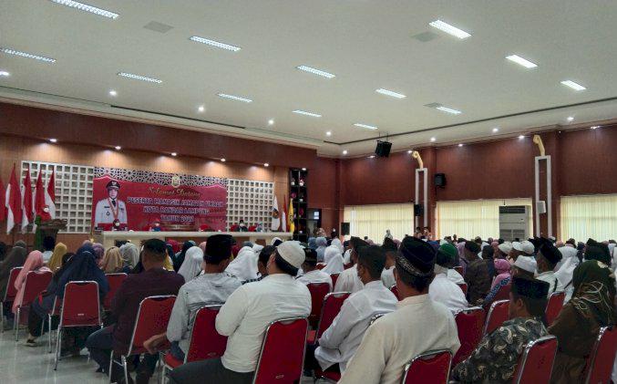 Walikota Bandar Lampung Eva Dwiyana membuka manasik umrah Pemkot Bandar Lampung di Gedung Semergo, Minggu (27/11/2022).