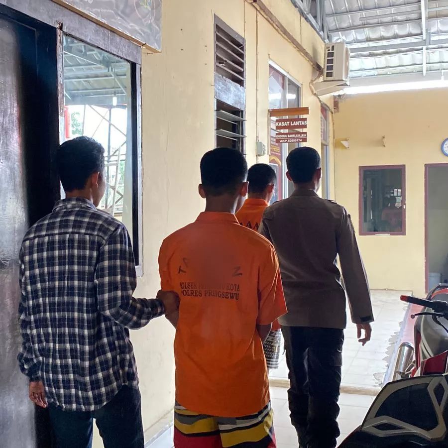 Dua Anak di Bawah Umur Bobol Konter dan Curi 10 Ponsel