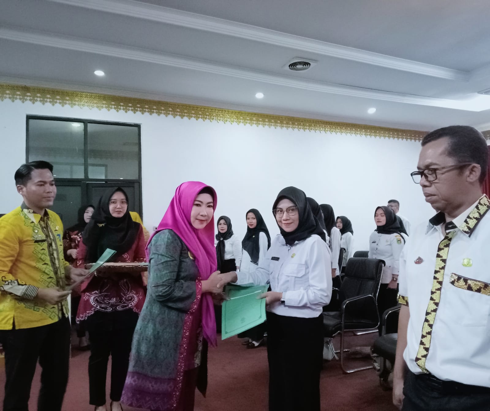 Bupati Tanggamus Serahkan SK Pengangkatan Nakes Formasi 2022