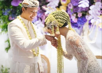 Sah! Rizky Febian dan Mahalini Pamer Cincin Kawin dan Buku Nikah dalam Foto Pernikahan