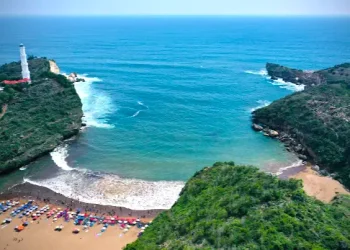 Eksplorasi Legenda dan Keindahan Alam di Pantai Baron, Gunung Kidul