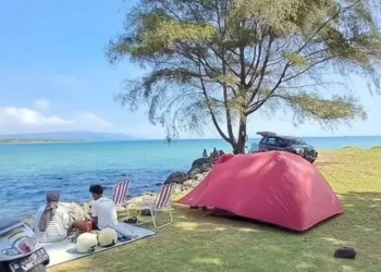 Pantai Bugel: Keindahan Alam yang Menawan dan Pasir Besi yang Eksotis
