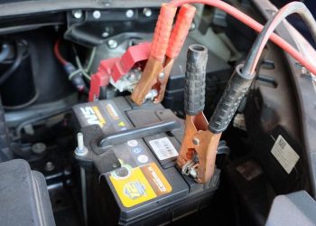 2 Penyebab Aki Mobil Tekor yang Perlu Diwaspadai agar Tak Mogok di Jalan