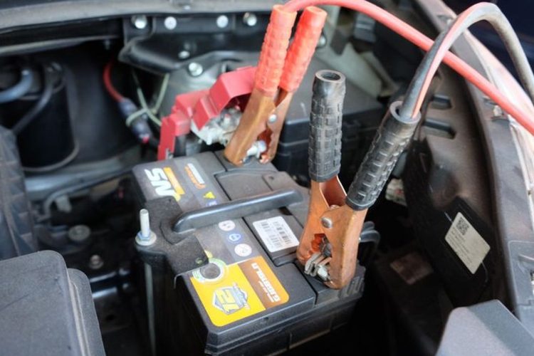 2 Penyebab Aki Mobil Tekor yang Perlu Diwaspadai agar Tak Mogok di Jalan