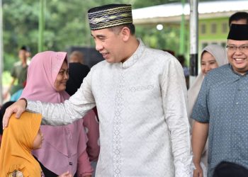 Safari Ramadhan,Bupati Pesawaran Dendi Ramadhona Serahkan  Bantuan Kepada Masyarakat