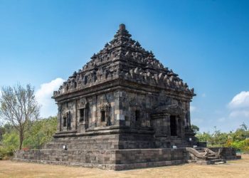 Megahnya Candi Mendut, Destinasi Wisata Saat Libur Hari Raya Waisak