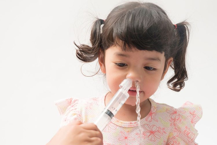 Membersihkan Hidung Bayi dengan Nose Cleaner