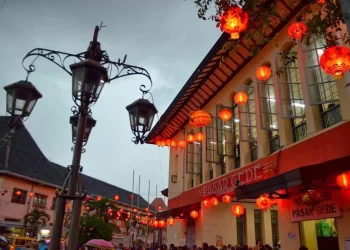  Menelusuri Kawasan Pecinan Petak Sembilan di Glodok Saat Hari Libur Waisak: Destinasi Wisata Kuliner Legendaris