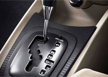 Kebiasaan Mengemudi yang Berpotensi Merusak Transmisi Mobil Matic