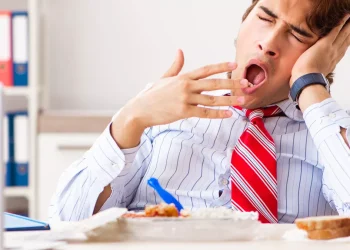 Atasi Kantuk Pasca Makan dengan 4 Cara Ampuh Ini