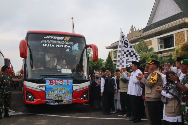 Polres Pringsewu Amankan Keberangkatan 393 Calon Haji ke Asrama Haji Lampung