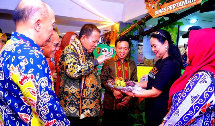 Gubernur Arinal Djunaidi Memeriahkan Anjungan Kabupaten Pringsewu di Pekan Raya Lampung 2024