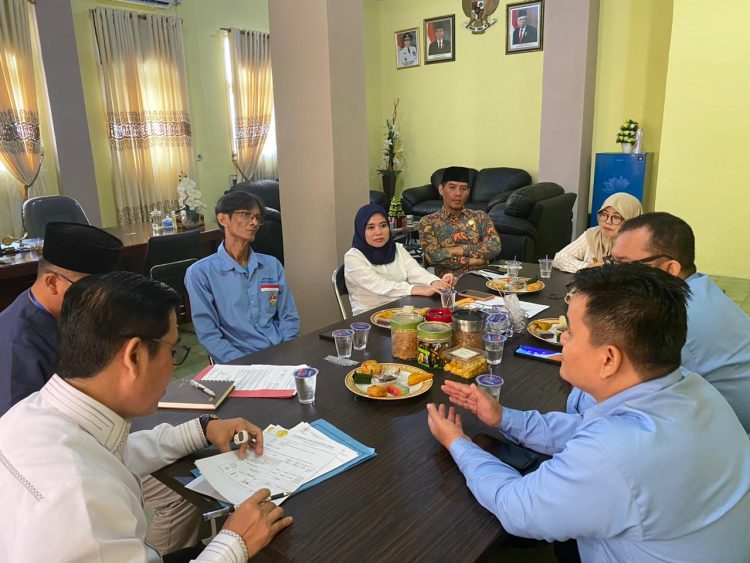 DPD HNSI Lampung dan Universitas Saburai Bandarlampung Salurkan Beasiswa KIP Kuliah untuk Keluarga Nelayan