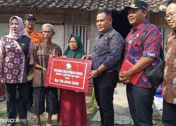  Entaskan Kemiskinan Ekstrem, Bupati Lampung Selatan Serahkan 8 Bantuan Bedah Rumah Di Desa Bali Agung