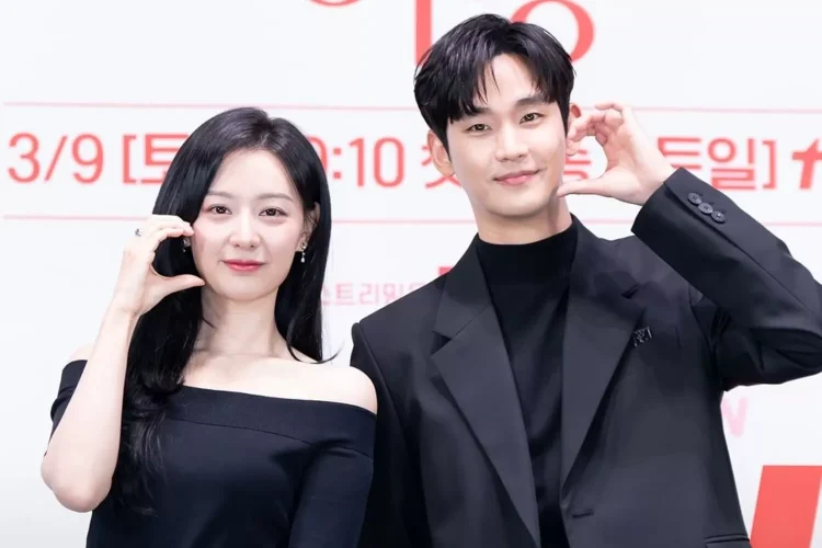 Bikin Heboh! Kim Soo Hyun Mendadak Unggah Postingan Soal Kim Ji Won di Akun Bubble
