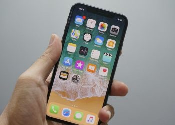 Berhasil! Ini 6 Cara Memperbaiki Layar Smartphone yang Tidak Bisa Disentuh