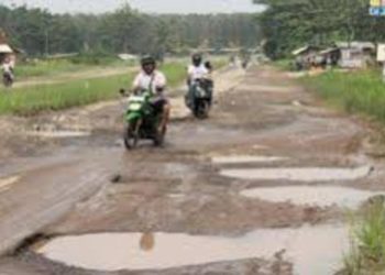 Warga Natar Mengecam Kondisi Parah Jalan Sebiay: “Pak Nanang, Kami Membutuhkan Perbaikan!”