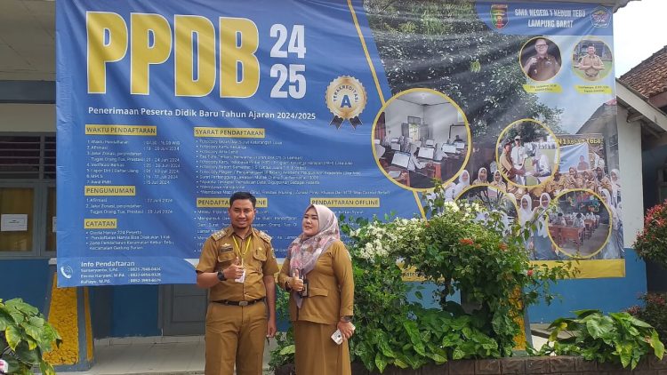 Antusiasme Warga dalam Mendaftarkan Anak ke SMAN 1 Kebun Tebu