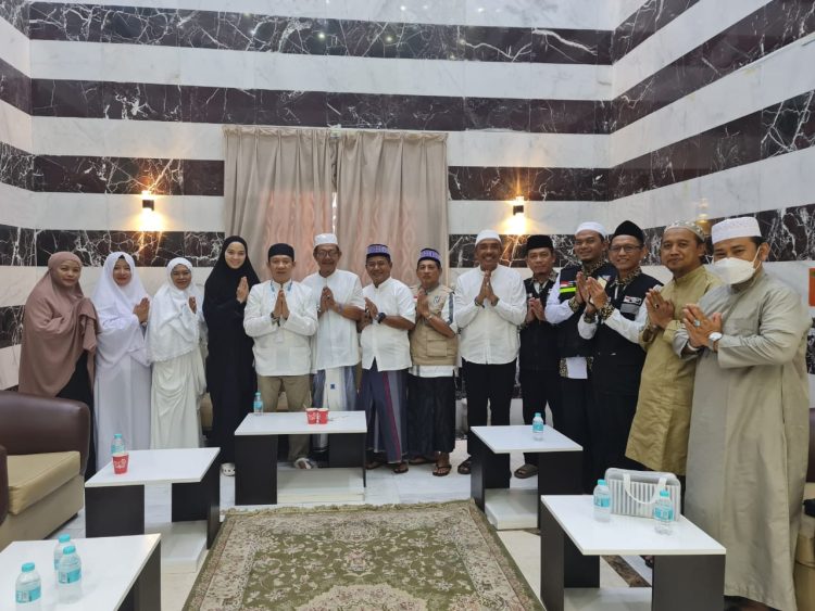 Penjabat Bupati Pringsewu Marindo Kurniawan Memberikan Dukungan kepada Jamaah Haji Kabupaten Pringsewu di Tanah Suci