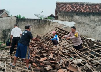Rumah Warga Ambruk karena Usia Tua
