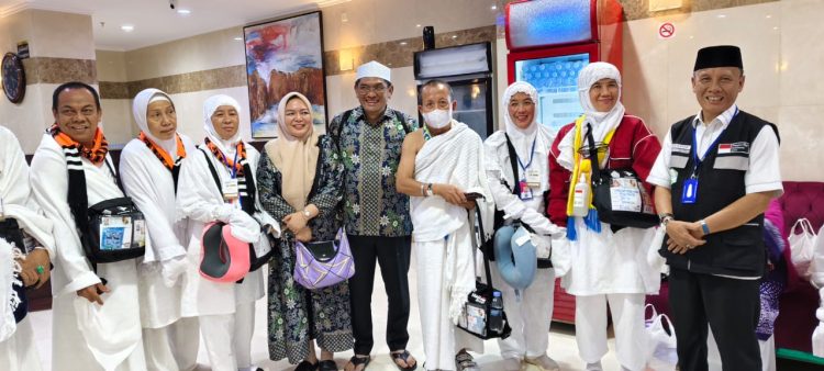 Pj. Bupati Lampung Utara Sambut Jamaah Calon Haji di Mekkah dan Kunjungi Jamaah di Rumah Sakit
