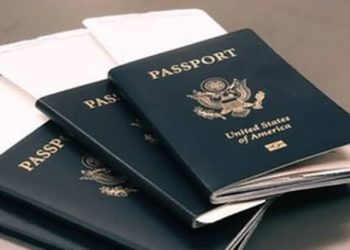 Ini Aturan dan Alasan Kenapa Imigrasi Tak Layani Penumpang Pesawat yang Paspornya Rusak