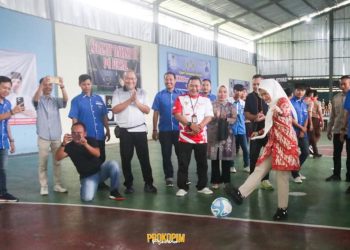 Nanda Indira Buka Open Turnament Futsal KNPI Cup  