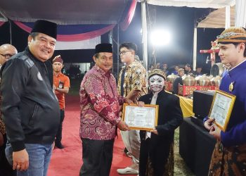 Bupati Lampung Tengah Hadiri Gebyar Wayang Kulit Millenial di Seputih Agung