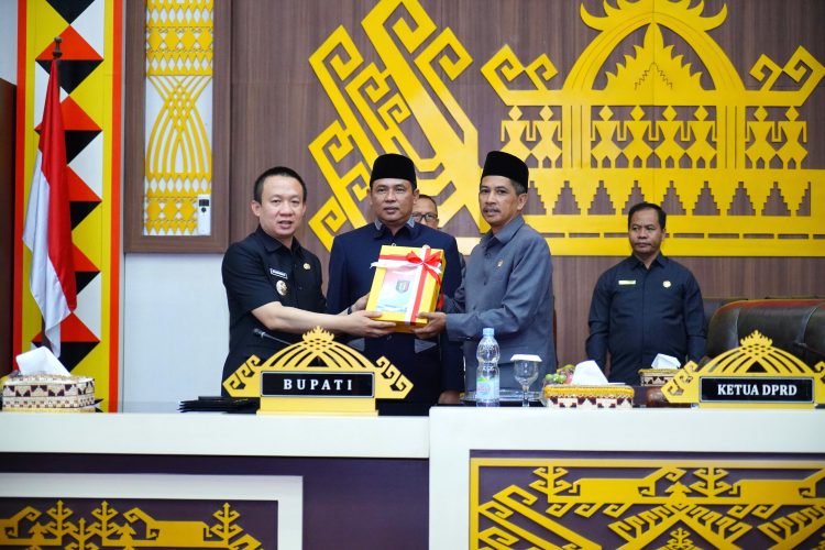 Pj. Bupati Pringsewu Sampaikan Rancangan Perubahan KUA-PPAS 2024 dalam Rapat Paripurna
