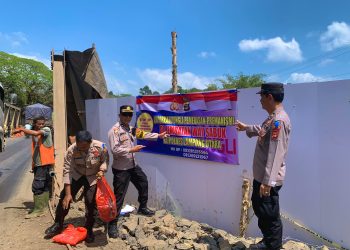 Polres Lampung Utara Pasang Banner Himbauan untuk Cegah Pungli di Jalan Lintas Tengah