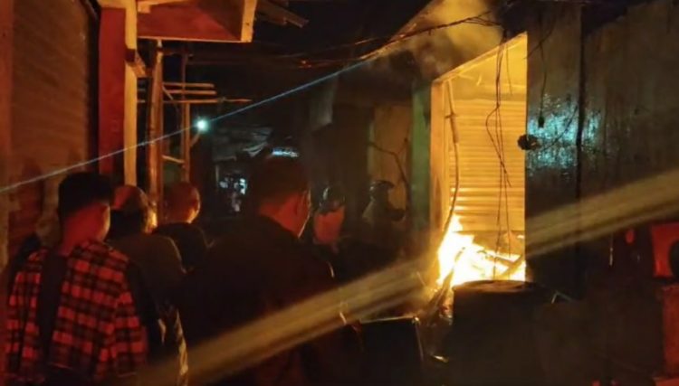 Kebakaran di Pasar Gadingrejo: Lima Kios Hangus.