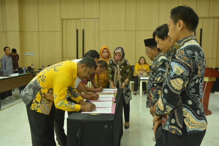 Penandatanganan Pakta Integritas Pemilihan 2024 di Lampung Tengah