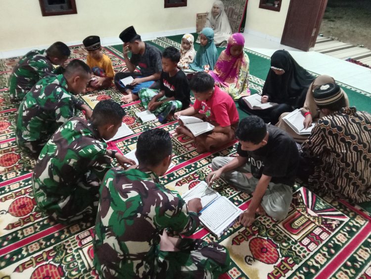 Satgas TMMD Kodim 0424/Tanggamus Jadi Guru Mengaji. 