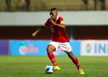 Bek Tengah Timnas Indonesia U-19, Iqbal Gwijangge Dapat Apresiasi dari Media Luar Negeri