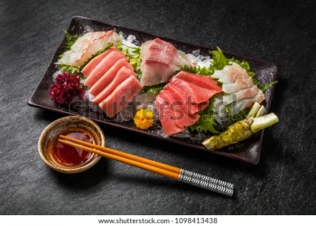 Inilah 5 Alasan Ibu Hamil Dilarang Makan Sashimi yang Berisi Ikan Mentah