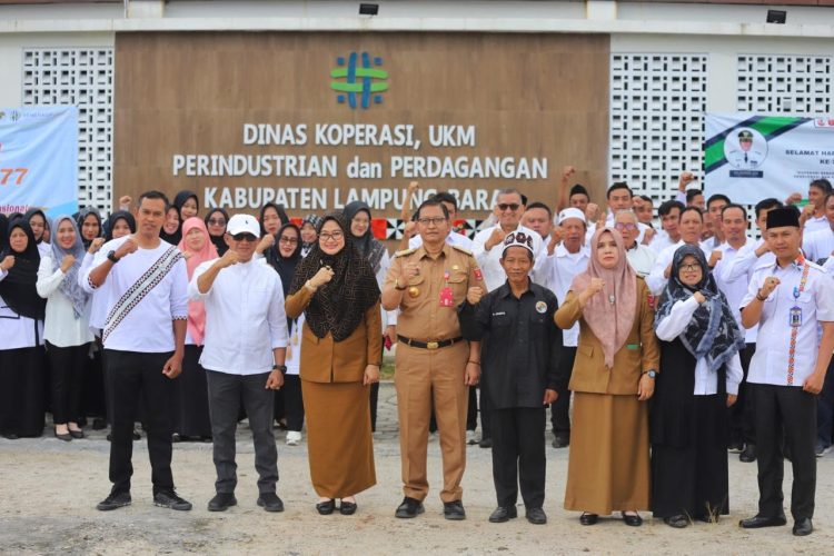 Peringatan Hari Koperasi ke-77 di Kabupaten Lampung Barat digelar pada Selasa, 30 Juli 2024, bertempat di pelataran Gedung Pusat Promosi dan Pusat Pelayanan Terpadu (Plut) Kecamatan Balik Bukit.