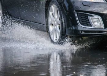 JANGAN SALAH!Ini yang Harus Dilakukan Ketika Terjadi Aquaplaning Ketika Membawa Mobil