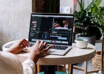 PRAKTIS!Begini Cara Edit Video Youtube di Canva