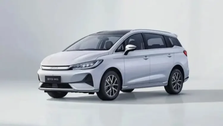 Paling Diminati di GIIAS 2024: Spesifikasi dan Harga BYD M6 yang Mencuri Perhatian