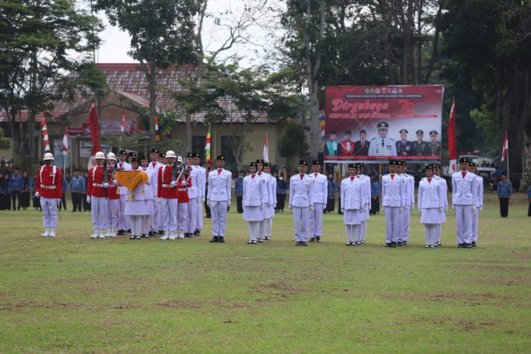 Upacara Penurunan Bendera HUT ke-79 RI di Lampung Barat Berjalan Khidmat dan Lancar
