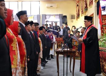 Pj Bupati Lampung Barat Hadiri Pelantikan 35 Anggota DPRD, Tunjukkan Komitmen Penguatan Peran Legislatif