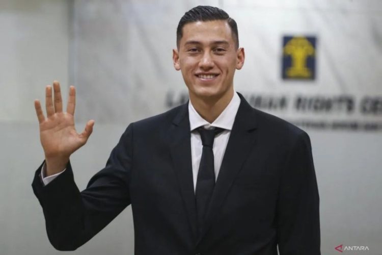 Jay Idzes Tetap Berseragam Venezia FC, Siap Hadapi Mantan Bintang Barcelona