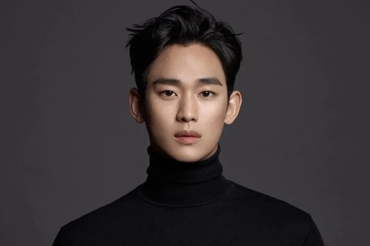 Kim Soo Hyun Dikonfirmasi Jadi Mantan Kekasih Jo Bo Ah di ‘Knock Off’, Fans Antusias Menanti