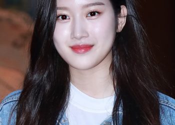 Moon Ga Young Debut Sebagai Penulis dengan Buku ‘PATA’, Segera Rilis di Indonesia