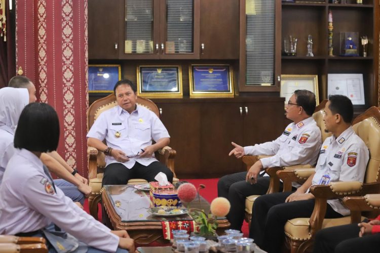 Tiga Peserta Paskibraka Lampung Barat Dilepas ke Tingkat Provinsi, Pj Bupati Nukman Minta Jaga Nama Baik Daerah