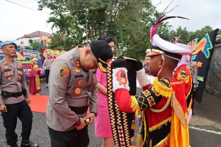 Tarian Adat dan Kehadiran Polisi Cilik Warnai Kedatangan Kapolres Tanggamus