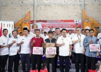 Pemkab Lampung Selatan Serahkan 6 Bantuan Bedah Rumah di Kecamatan Sragi