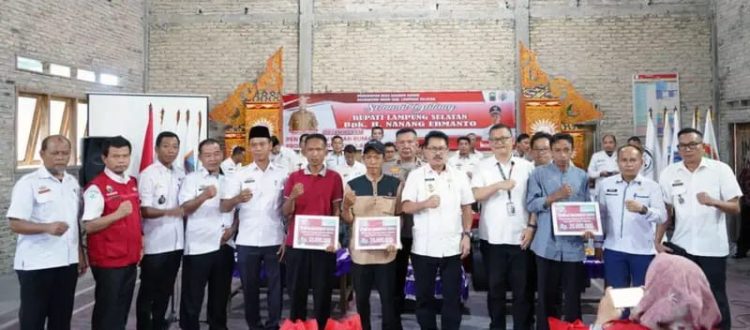 Pemkab Lampung Selatan Serahkan 6 Bantuan Bedah Rumah di Kecamatan Sragi
