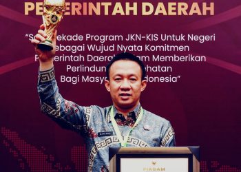 Pj. Bupati Pringsewu Terima Penghargaan Universal Health Coverage 2024