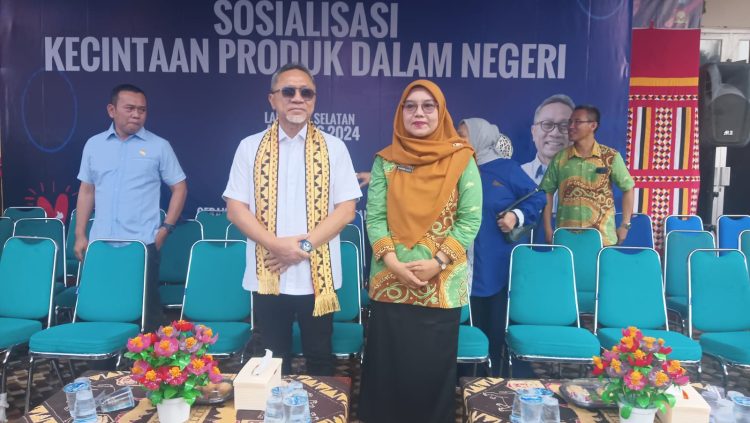 Menteri Perdagangan Zulkifli Hasan Beri Kelas Inspirasi di SMA Negeri 1 Kalianda